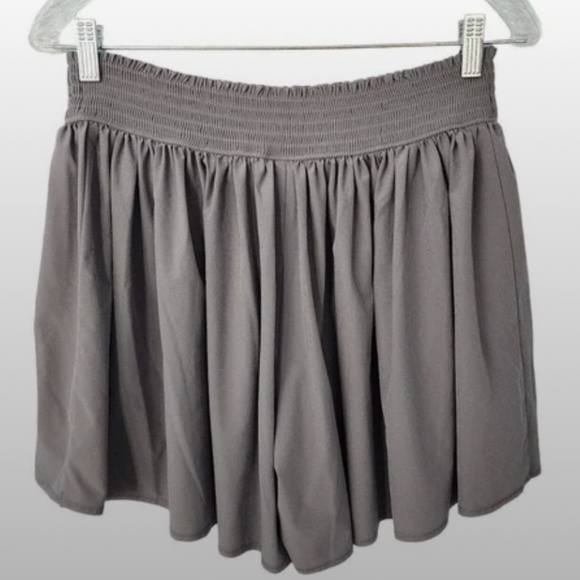 Athleta Womens Flutter Sneaky Shorts Flowy Zip Pockets Elastic Athleisure Yoga M - Picture 1 of 5